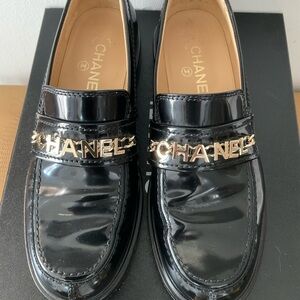 AUTHENTIC CHANEL Calfskin Loafer/ Mocassin SZ 39